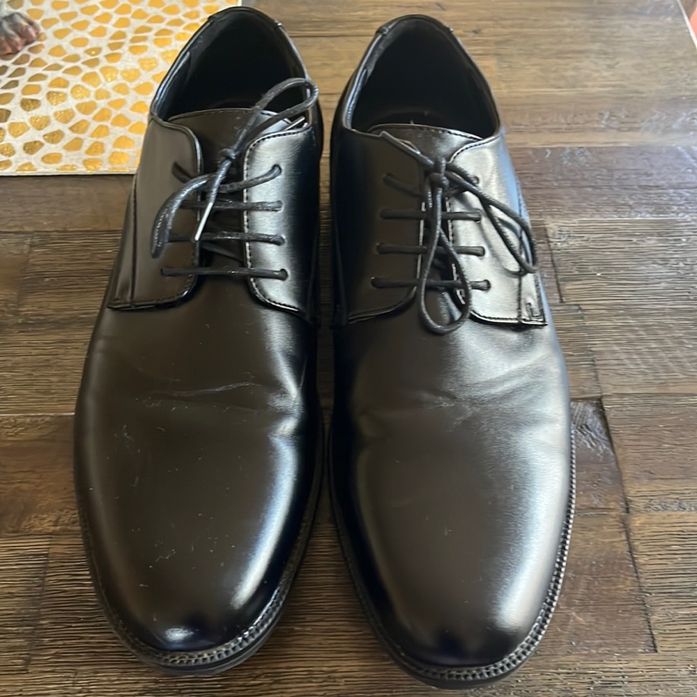 Mens Van Heusen dress shoes
